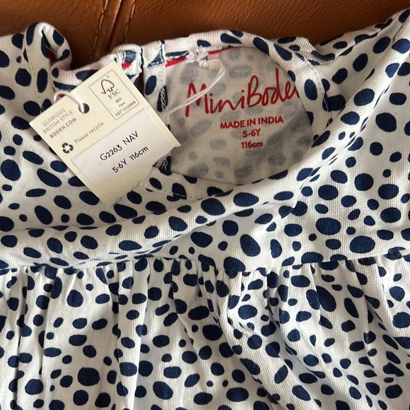 NWT Mini Boden Ruffles Top Tunic Sz 5-6 years 116 cm - Picture 2 of 4